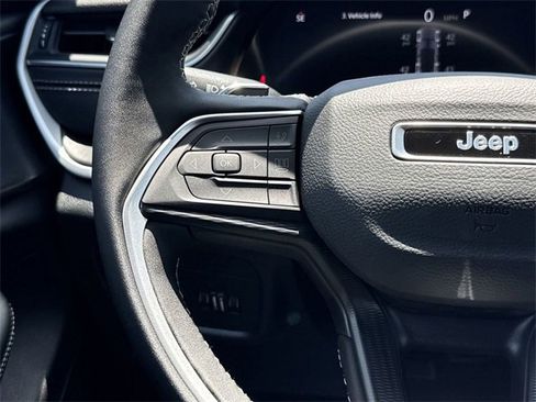 New 2025 Jeep Grand Cherokee Altitude image 15