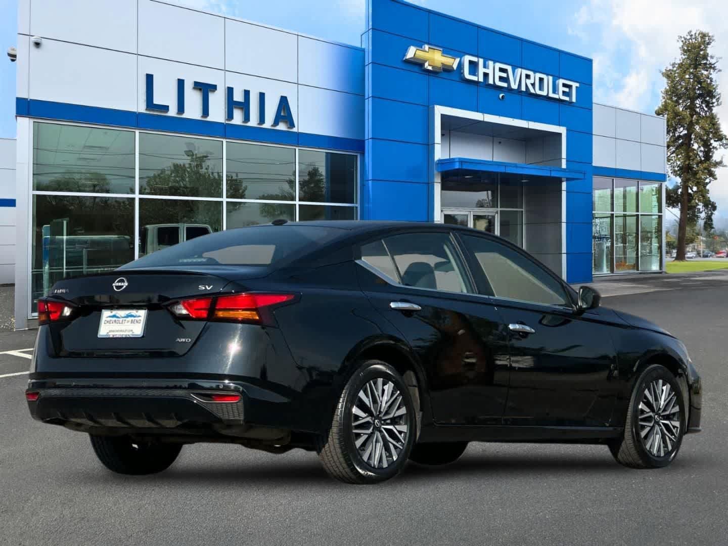 Used 2024 Nissan Altima 2.5 SV AWD/4WD image 2