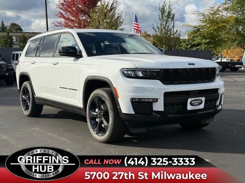 Used 2025 Jeep Grand Cherokee L Limited w/ Black Appearance Package AWD/4WD image 1