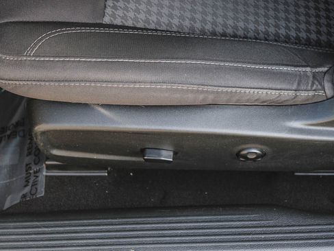 Used 2019 Dodge Challenger SXT image 22