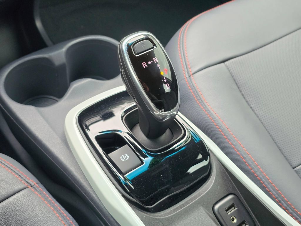 Used 2020 Chevrolet Bolt Premier w/ Infotainment Package FWD image 27