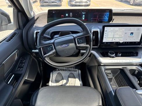 Used 2025 Ford Expedition Platinum AWD/4WD image 23