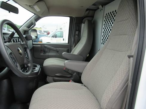 Used 2025 Chevrolet Express 2500 w/ Driver Convenience Package RWD image 12