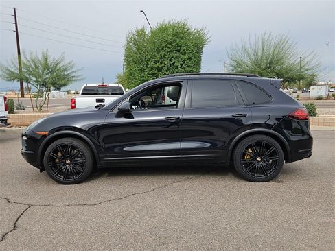 Used 2014 Porsche Cayenne Turbo image 7
