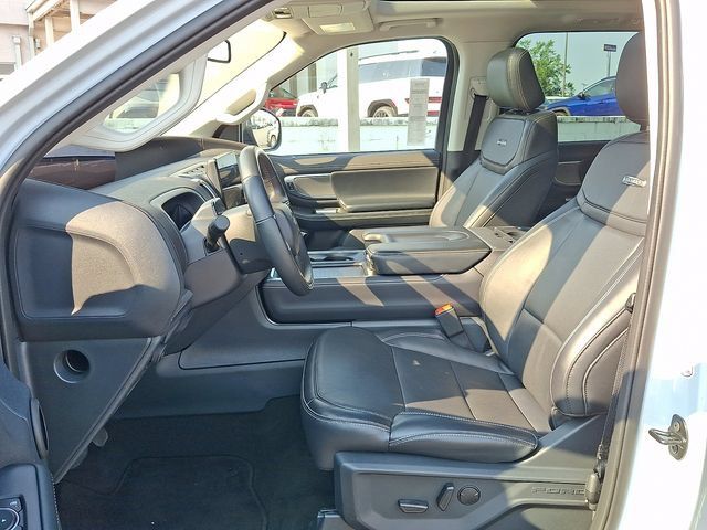 Used 2025 Ford Expedition Platinum AWD/4WD image 12