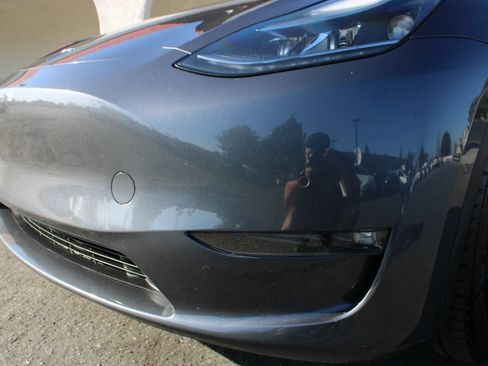 Used 2022 Tesla Model Y Performance AWD/4WD image 4