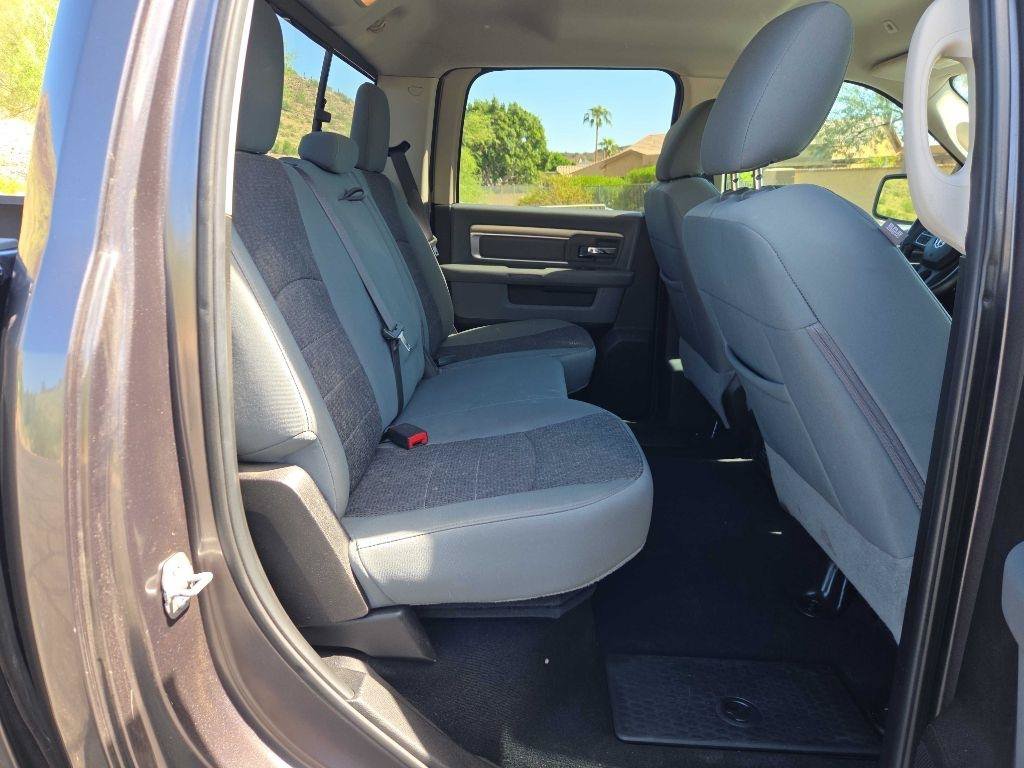 Used 2019 RAM 1500 Classic SLT w/ Luxury Group RWD image 18