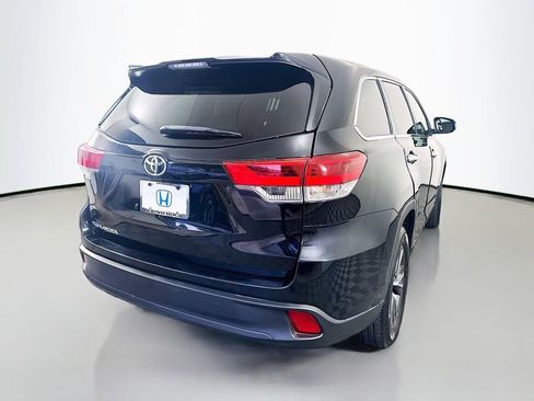 Used 2019 Toyota Highlander LE image 5