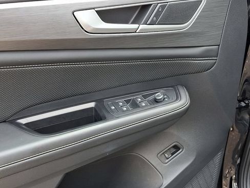 Used 2024 Volkswagen Atlas Cross Sport SE w/ Panoramic Sunroof Package FWD image 12
