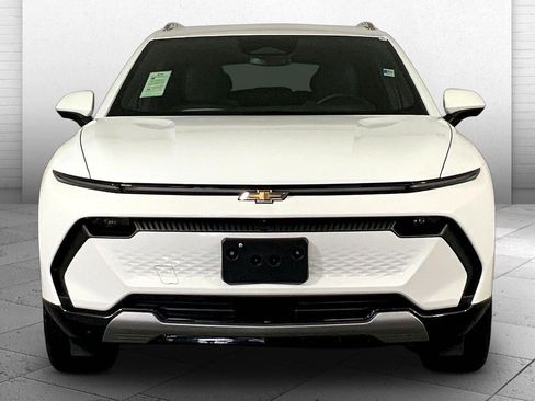 Used 2025 Chevrolet Equinox EV LT image 2