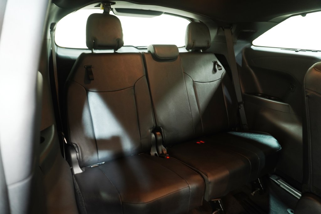 Used 2025 Toyota Sienna Platinum AWD/4WD image 18