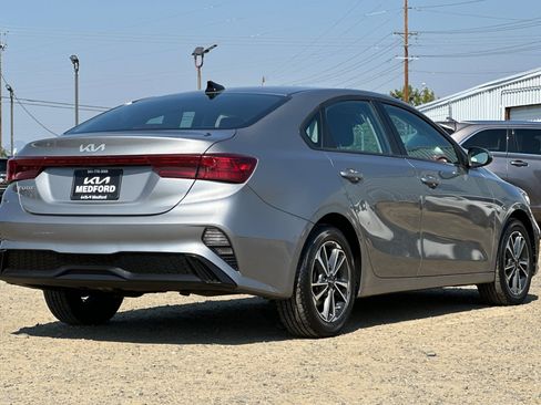 Used 2023 Kia Forte LXS FWD image 4