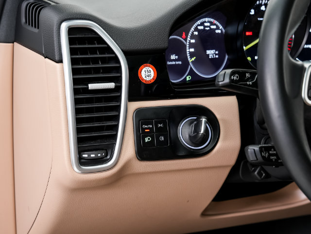 Certified 2023 Porsche Cayenne Platinum Edition AWD/4WD image 11