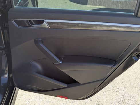 Used 2017 Volkswagen Passat 1.8T SE image 25