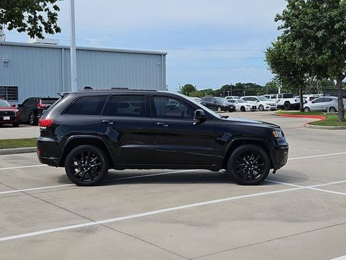 Used 2019 Jeep Grand Cherokee Altitude RWD image 4