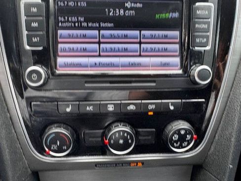 Used 2015 Volkswagen Passat 1.8T SE image 46