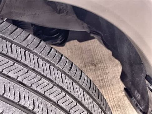 Used 2024 Toyota Highlander XLE image 23