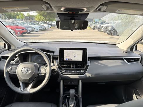 Used 2024 Toyota Corolla Cross XLE w/ Convenience Package FWD image 20