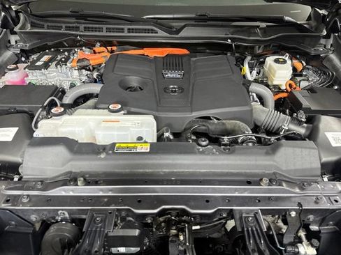 Used 2024 Toyota Sequoia TRD Pro AWD/4WD image 9