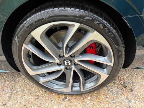 Used 2025 Bentley Flying Spur Plug-In Hybrid image 40