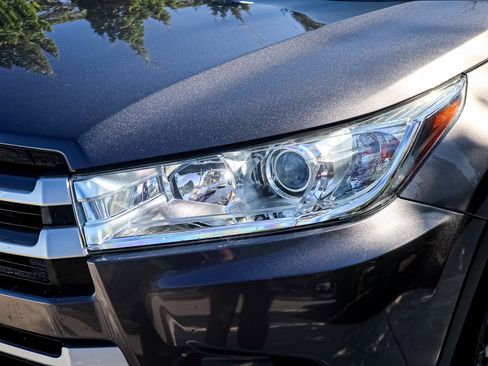 Used 2019 Toyota Highlander XLE image 6