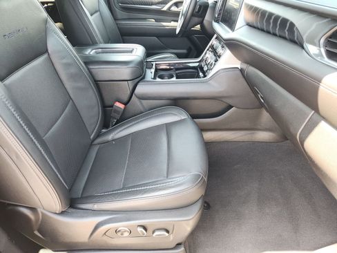 Used 2023 GMC Yukon XL Denali RWD image 17