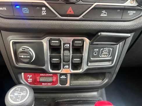 Used 2024 Jeep Wrangler Unlimited AWD/4WD image 20