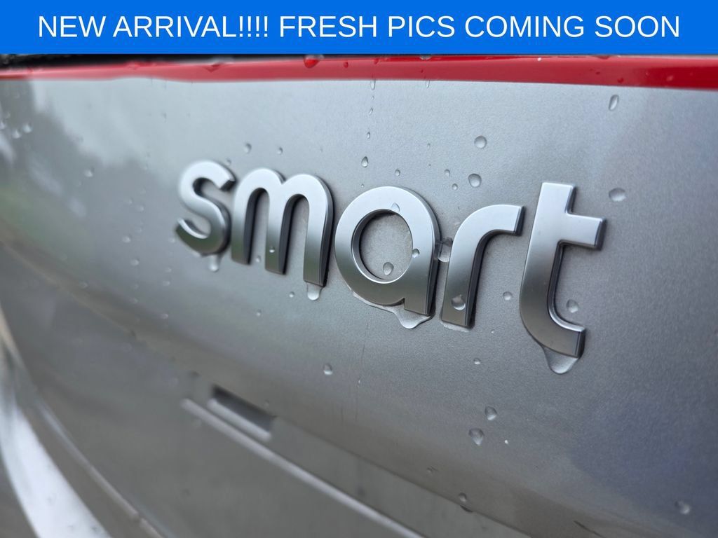 Used 2016 smart fortwo passion RWD image 13
