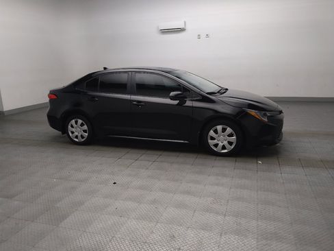 Used 2025 Toyota Corolla LE FWD image 11