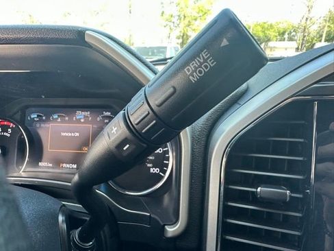 Used 2022 Ford F250 Lariat w/ Black Appearance Package image 16