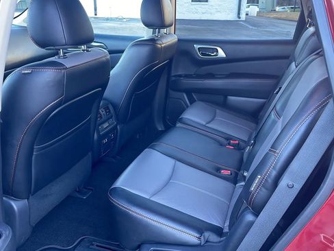 Used 2020 Nissan Pathfinder SL image 24