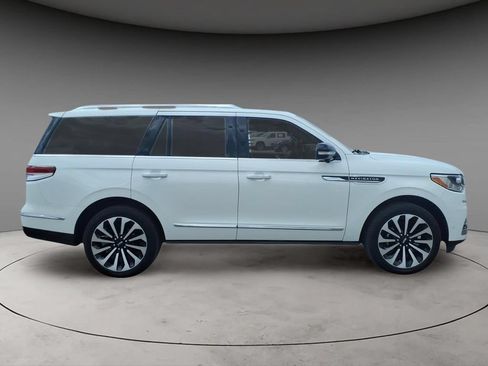 Used 2022 Lincoln Navigator Reserve AWD/4WD image 10