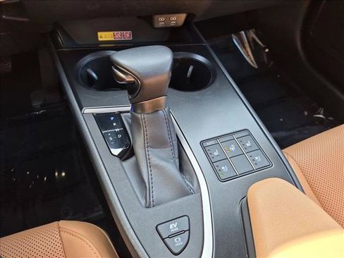 Used 2024 Lexus UX 250h AWD w/ Premium Package image 12