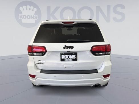 Used 2018 Jeep Grand Cherokee Altitude image 5