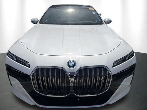 Certified 2025 BMW i7 xDrive60 AWD/4WD image 6