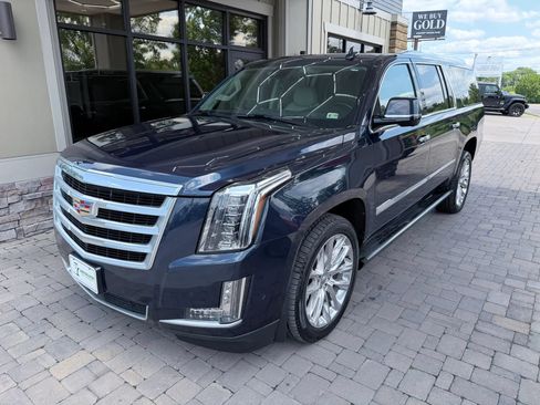 Used 2020 Cadillac Escalade ESV Premium Luxury AWD/4WD image 55