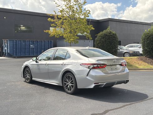 Used 2022 Toyota Camry SE FWD image 12