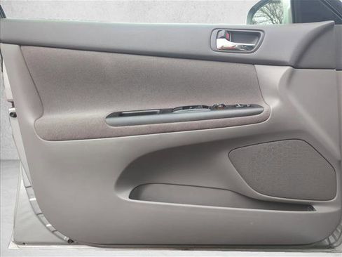 Used 2005 Toyota Camry LE image 10