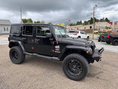 Used 2013 Jeep Wrangler Unlimited Sahara w/ Dual Top Group AWD/4WD image 4