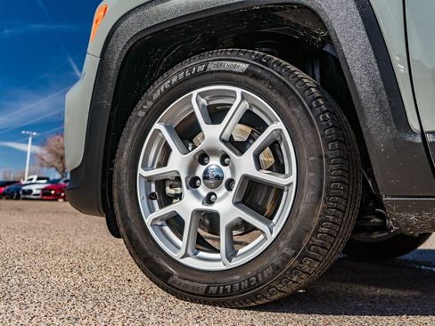 Used 2020 Jeep Renegade Latitude image 11