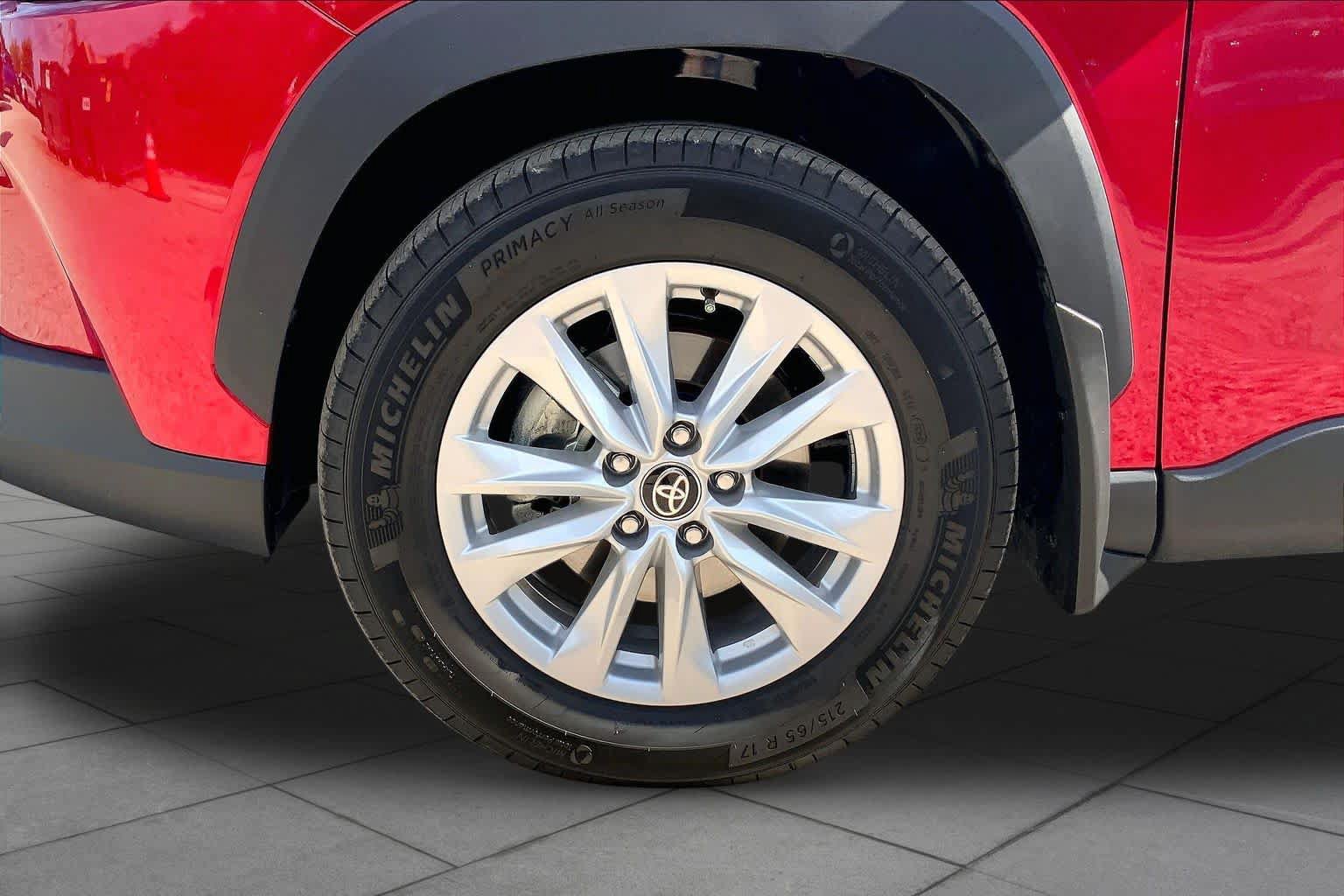 Used 2026 Toyota Corolla Cross LE FWD image 11