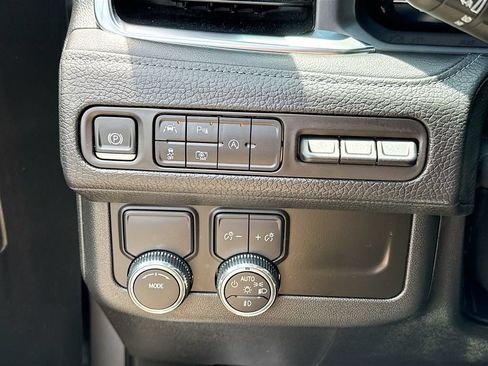Used 2024 GMC Yukon Denali RWD image 37