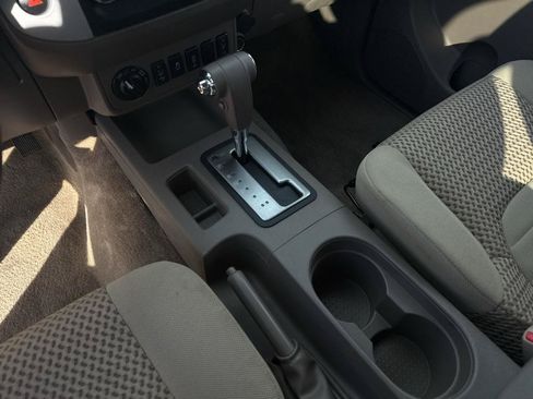 Used 2014 Nissan Frontier SV w/ SV Value Truck Package AWD/4WD image 12