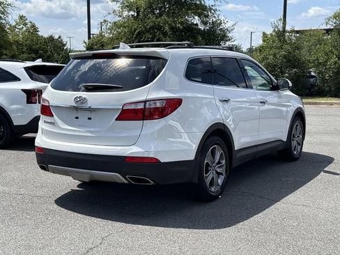 Used 2015 Hyundai Santa Fe GLS FWD image 2