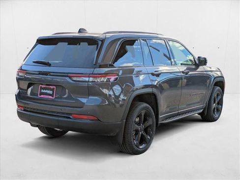 New 2025 Jeep Grand Cherokee Altitude image 2