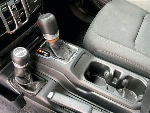 Used 2022 Jeep Gladiator Sport AWD/4WD image 14