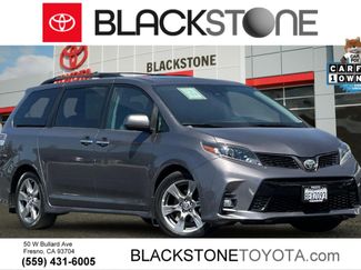 Used 2018 Toyota Sienna SE image 1