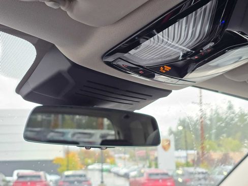 Used 2025 BMW X7 xDrive40i w/ Premium Package image 27