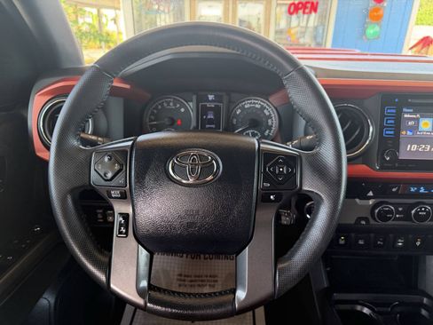 Used 2017 Toyota Tacoma TRD Sport w/ Premium & Technology Package RWD image 15