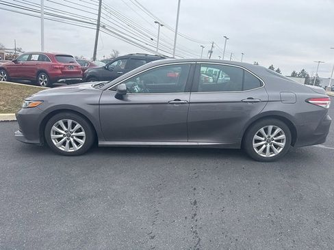 Used 2018 Toyota Camry LE image 4